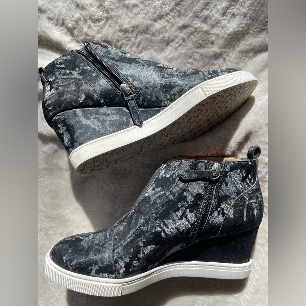 L.Paolo Women's Black Gray Velvet‎ Wedge Ankle Sneakers 8m